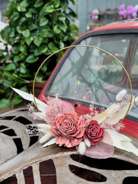 The Watering Can | This kit comes with a gold metal ring on a wooden stand and dried florals in shades of pinks and whites.