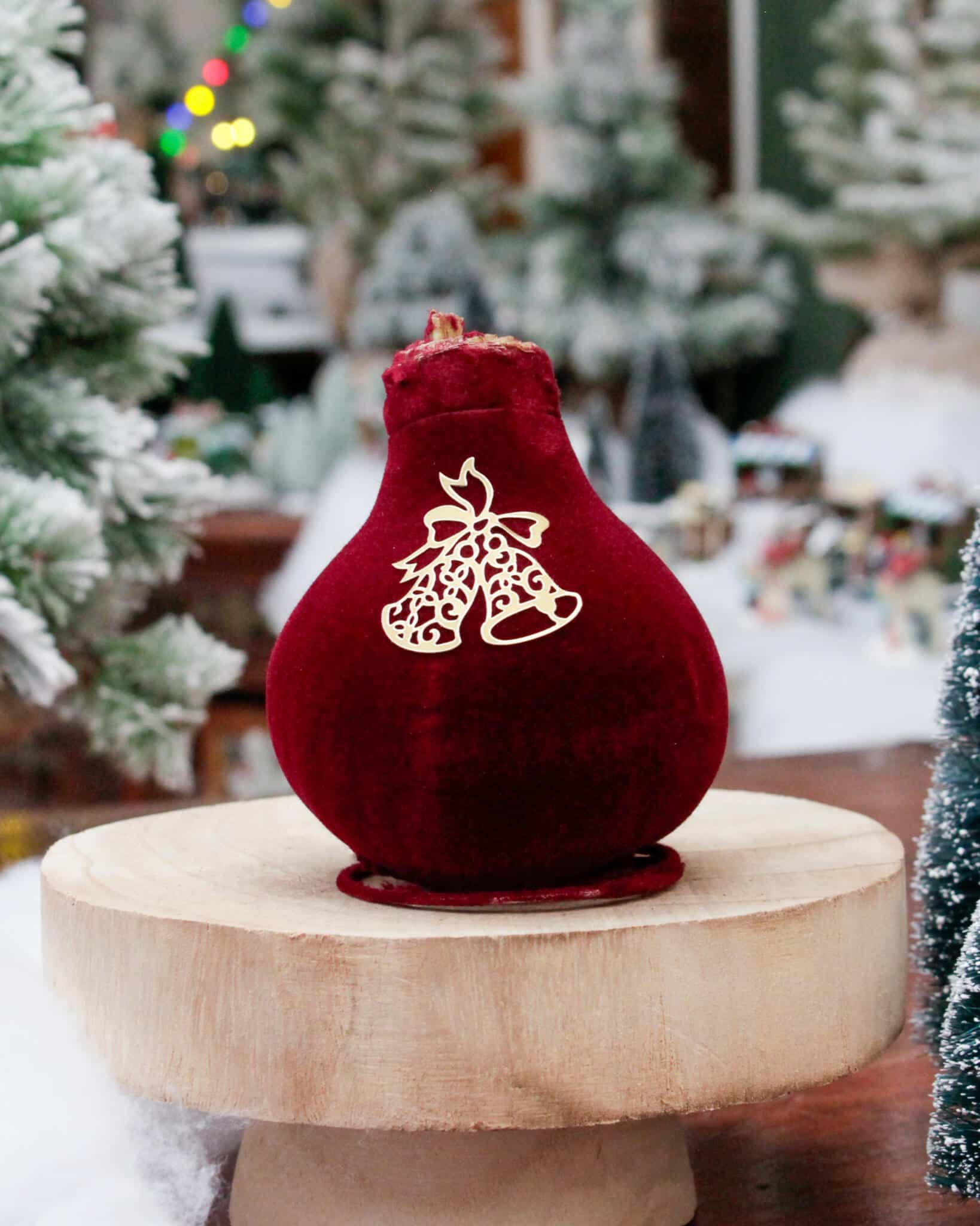 Velvet Royal Gold Amaryllis - Image 2