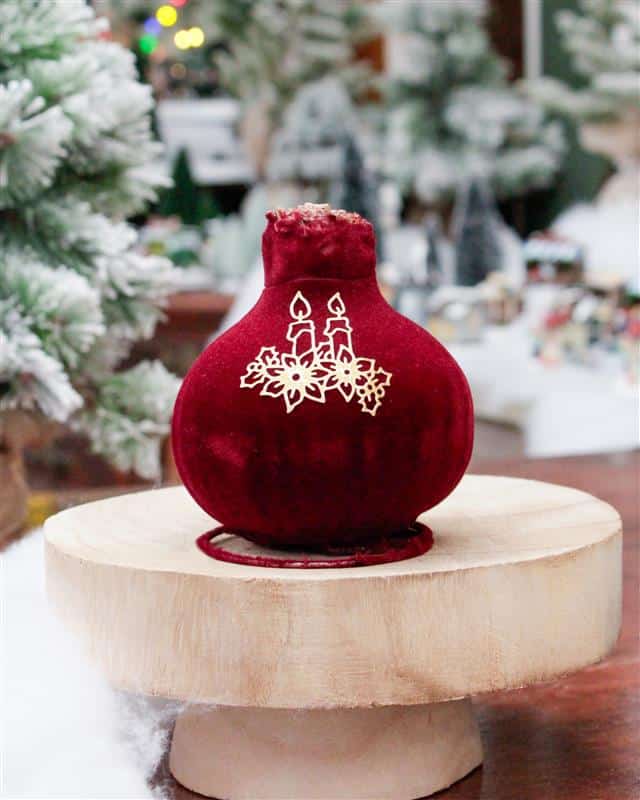 Velvet Royal Gold Amaryllis - Image 3